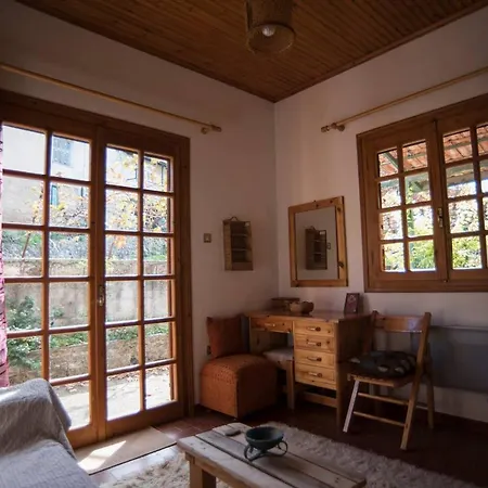Mountain House, Peloponnese Apartmán *