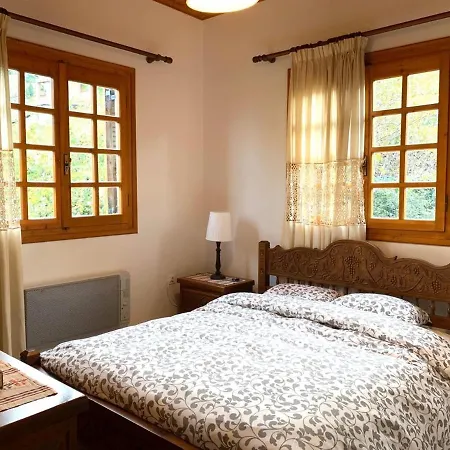 Mountain House, Peloponnese Apartment Manna
